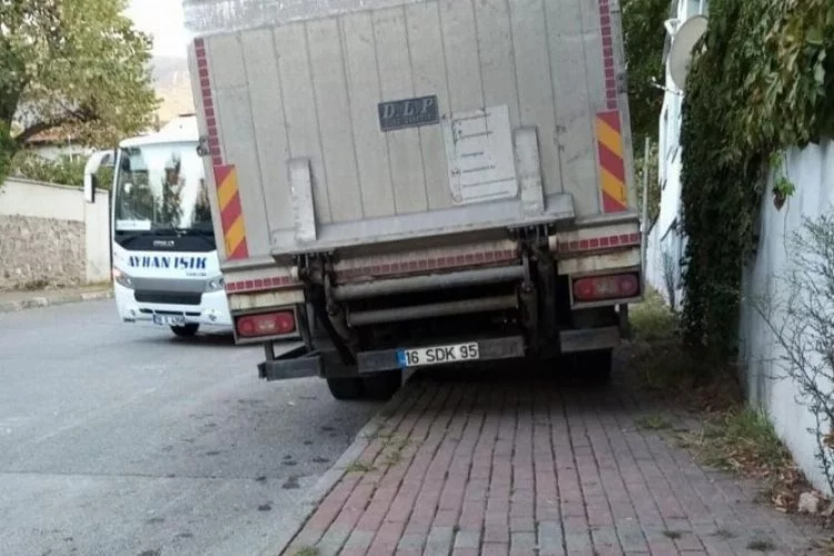Bursa'da zincir marketin kamyonundan vatandaş şikayetçi