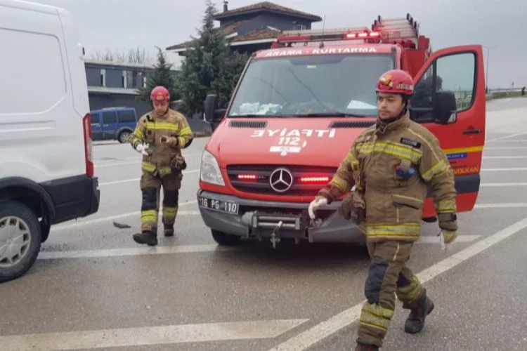 Bursa İnegöl'de minibüsle çarpışan otomobilin sürücüsü yaralandı
