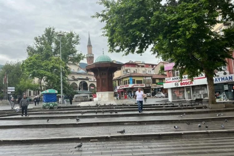 Bursa'nın meydanları bu pazar boş kaldı
