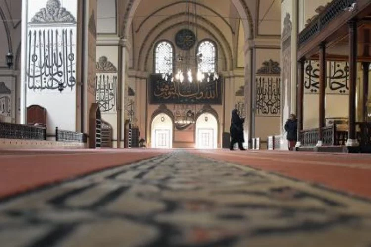 Bursa'daki tarihi Ulu Cami'nin mahyası değişti