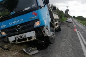 BUSKİ kamyonu kaza yaptı: 2 yaralı