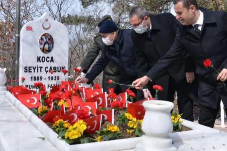 Çanakkale Savaşları'nın kahramanlarından Müstecip Onbaşı Bursa'da mezarı başında anıldı