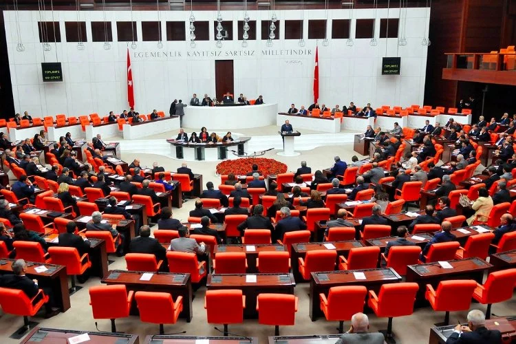 Meclis'te gerginlik sürüyor! HDP'li Sırrı Sakık'a küfreden MHP'li Celal Adan özür dilemeyeceğini söyledi