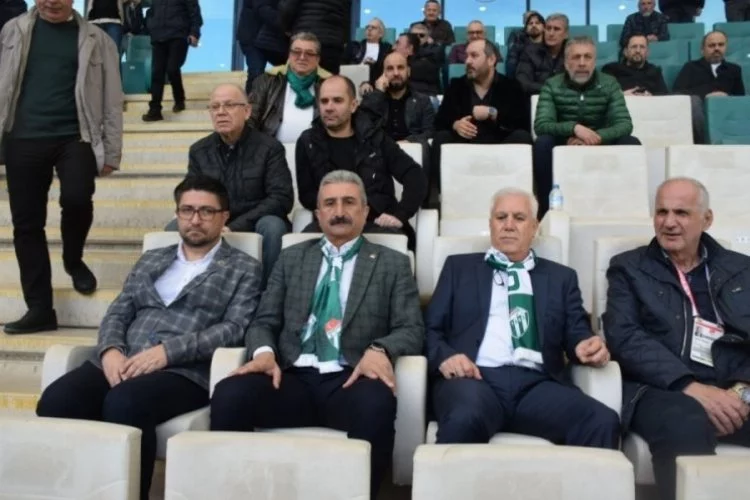 CHP İl Örgütü Bursaspor maçını tribünden izledi!