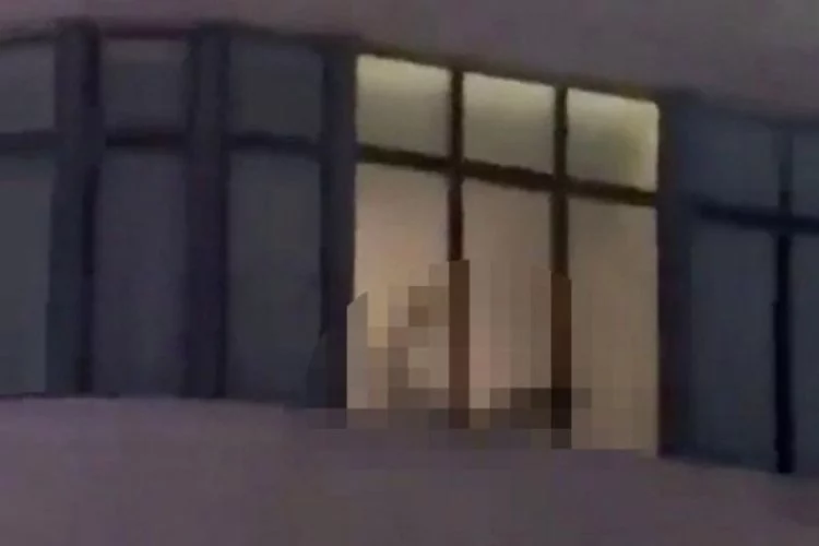Cinsel ilişki görüntüleri otelin camına yansıdı!