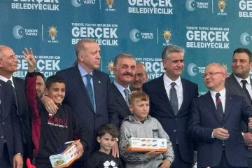 Cumhurbaşkanı Erdoğan Bursa mitingine şarkıyla veda etti