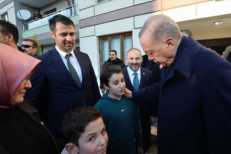Cumhurbaşkanı Erdoğan'dan Kahramanmaraş'ta depremzede aileyle ziyaret