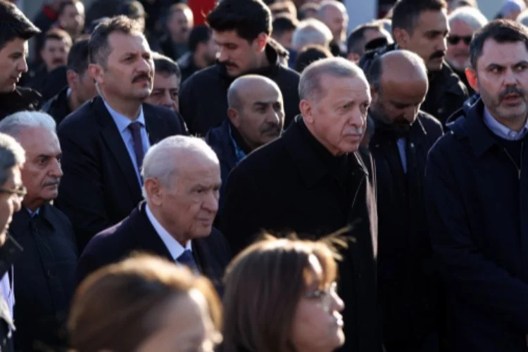 Cumhurbaşkanı Erdoğan Hatay konteyner kentte depremzedelerle bir araya geldi