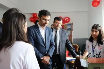 Emir Sultan Anadolu Lisesi'nde TÜBİTAK Bilim Fuarı düzenlendi