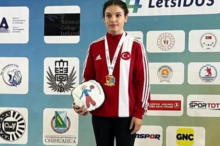 Genç boksör Erivan Barut dünya şampiyonu oldu
