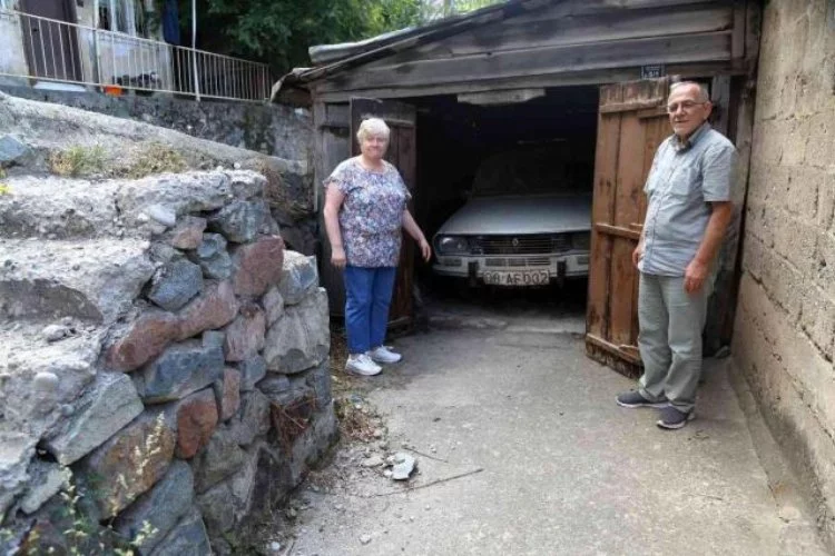 36 yıldır saklıyor! Eşinden hatıra kalan otomobili garajdan çıkarmadı