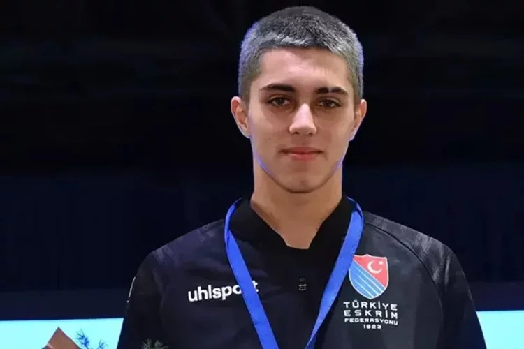 Eskrim Dünya Şampiyonası'nda Doruk Erolçevik şampiyon oldu