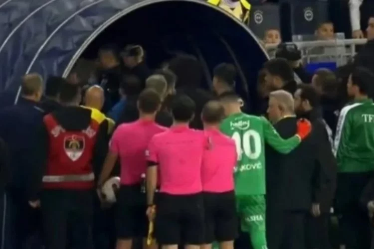 Fenerbahçe - Alanyaspor maçının devre arasında arbede