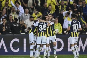 Fenerbahçe, derbide Beşiktaş'ı iki golle yıktı
