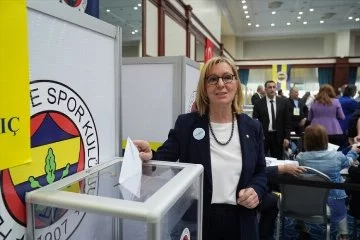 Fenerbahçe Kulübünün seçimli Yüksek Divan Kurulu Toplantısı'nda oy işlemi sürüyor