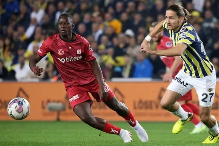 Fenerbahçe 10 kişi kaldı ama Sivasspor'u tek golle mağlup etti