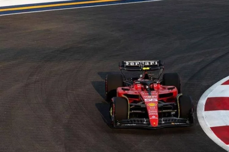 Formula 1 Singapur Grand Prix'sini Carlos Sainz kazandı