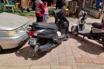 İki motosiklet kafa kafaya çarpıştı