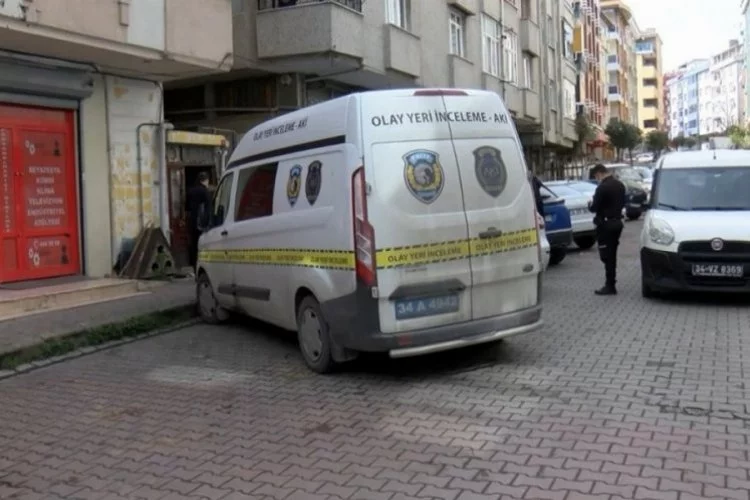 İstanbul'da hurda deposunda yangın çıktı! Yanan yerden elleri bağlı ceset çıktı