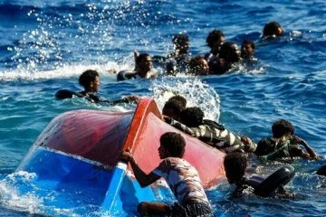 İtalya'da göçmen teknesinden 8 kişinin cansız bedeni çıkarıldı