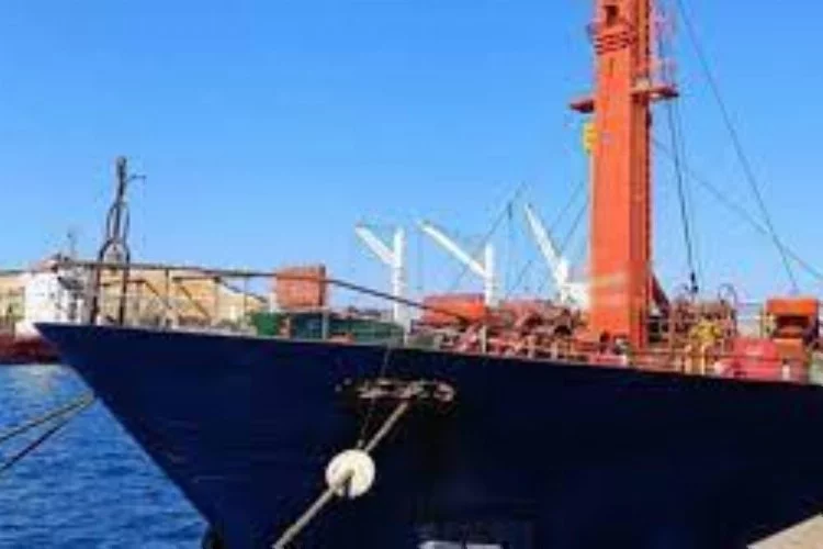 İzmir Aliağa Limanı'nda 51 ton kaçak akaryakıt yakalandı