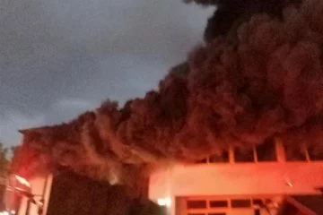 İzmir'de 2 fabrikada yangın!