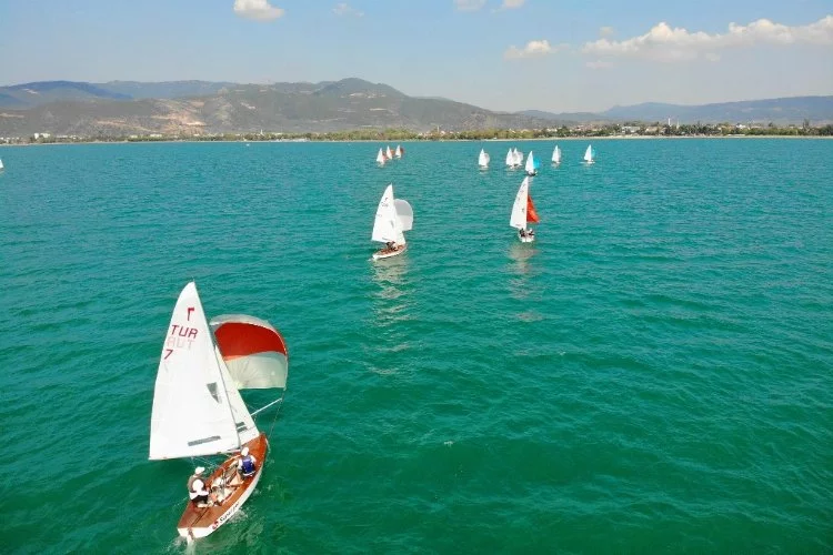 Türkiye Yelken Federasyonu Pirat Sınıfı Türkiye Şampiyonası İznik’te start aldı.