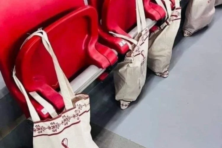 Katar'da tribünlere bırakılan çantaların içinde ne olduğu ortaya çıktı