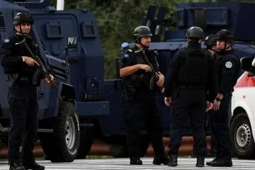 Kosova'da polis ile Sırp grup arasında çatışma!