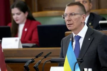Letonya'da gay bakan Edgars Rinkevics, cumhurbaşkanlığı seçimini kazandı