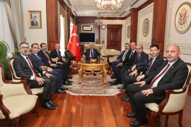 Mazbatalarını alan başkanlar, Bursa Valisi Mahmut Demirtaş'ı ziyaret etti