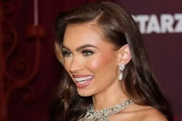Miss Amerika güzeli Noelia Voigt tacını bıraktı