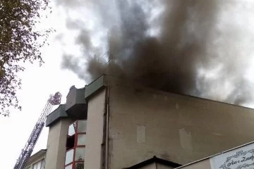 Mobilya imalathanesinin çatısında yangın çıktı!