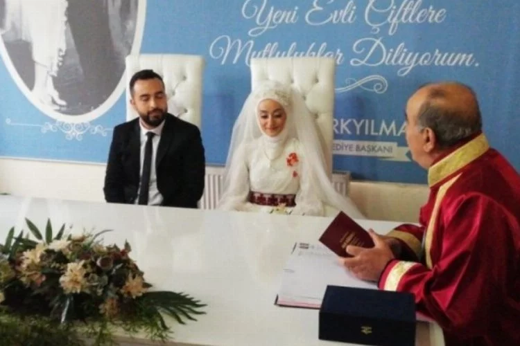 Mudanya'nın güçlü kadınları depremzedeleri nikah masasında buluşturdu!