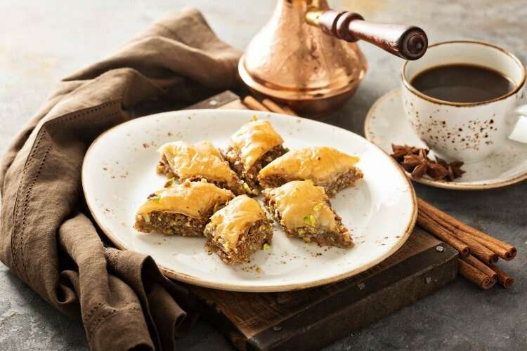 Bayram tatlıları ve Türk kahvesi