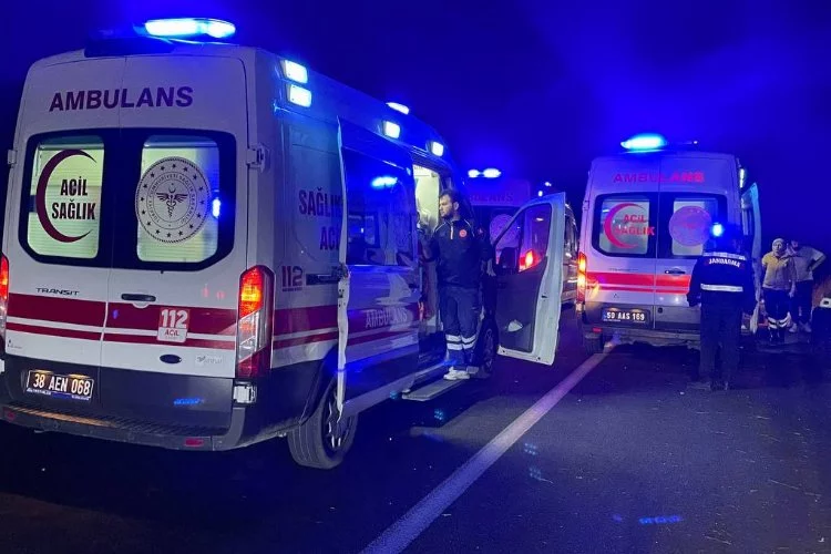 Nevşehir'de yolcu otobüsü devrildi; çok sayıda yaralı var