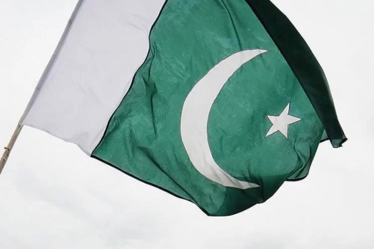 Pakistan'da el bombalı ve ağır silahlı saldırıda 10 polis öldü