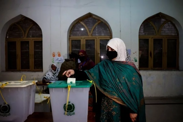 Pakistan'da seçim günü 51 terör saldırısı düzenlendi!