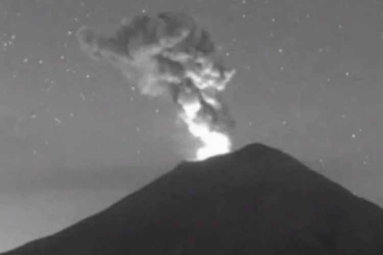 Popocatepetl Yanardağı'nda son 24 saatte 4 patlama