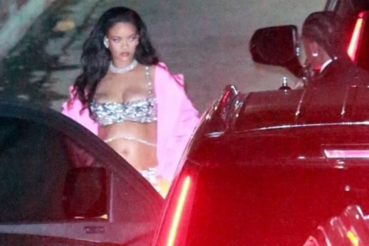 Rihanna'nın göbek zinciri fiyatıyla dudak uçuklattı