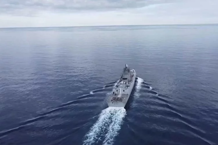Rus savaş gemisi, bilgisayar üzerinden füze denemesi yaptı
