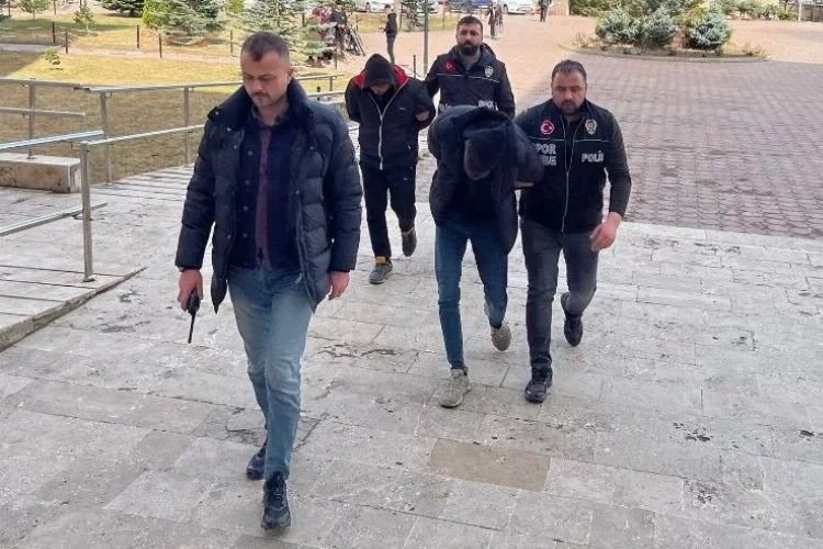Sahaya girip Fiorentinalı futbolcuya saldıran 2 holigan tutuklandı!
