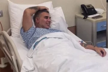Şarkıcı Doğuş, ameliyat oldu! Hastane odasından paylaştı