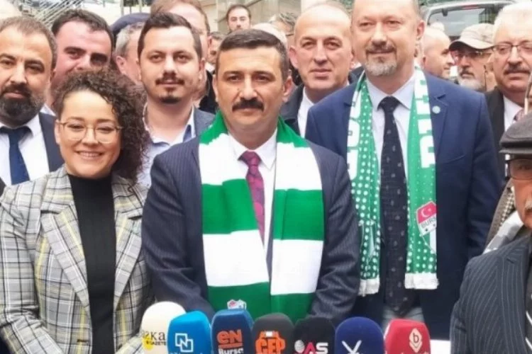 Selçuk Türkoğlu İYİ Parti'den milletvekili aday adayı olduğunu açıklıyor