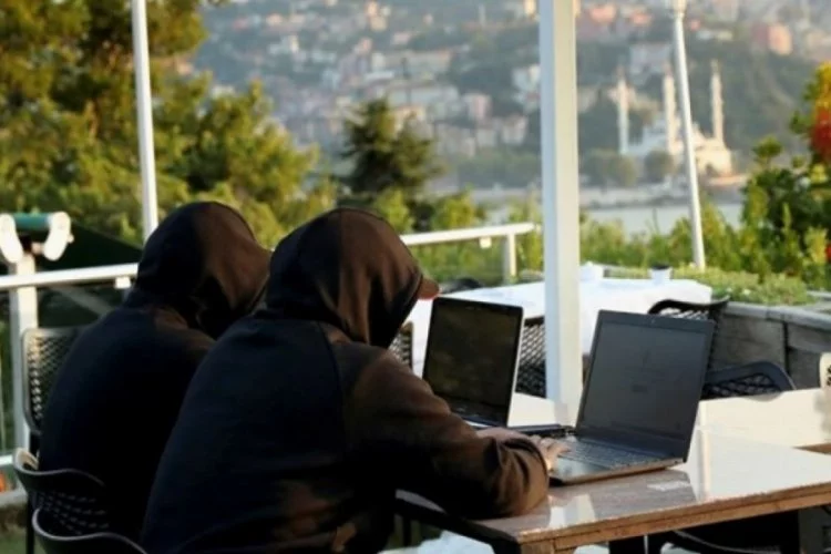 Teknofest Hack Karadeniz'de yarışan 'beyaz hacker'ların, ulaşmaya çalıştığı 'siyah hacker'lar 'Bakan' çıktı