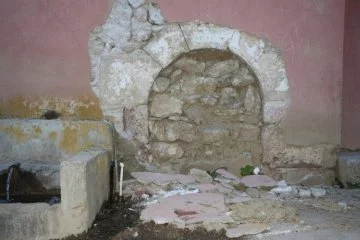 Tokat Sulusaray'da deprem sonrası Osmanlı dönemine ait çeşme ortaya çıktı