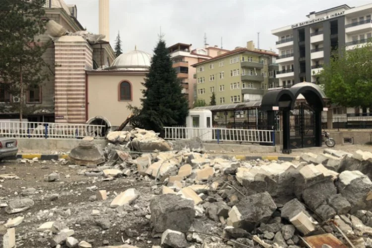 Türkiye'de sağanak ve fırtına etkisi: İki ilde camii minareleri yıkıldı