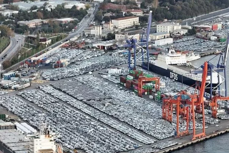 Türkiye'ye getirilen binlerce sıfır araç böyle görüntülendi