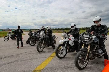 Vali Demirtaş, Motosikletli Polis Timleri Temel Eğitim Kursu'nun faliyetlerini inceledi