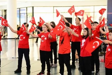 YEK Okulları ögrencilerinden Bursalılara özel gösteri